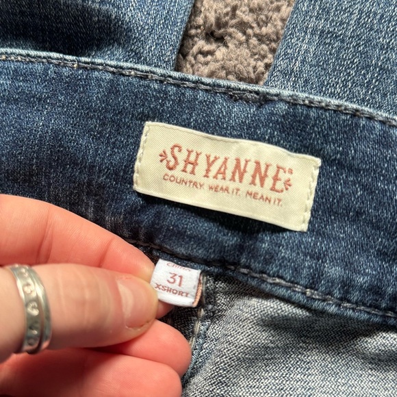 SHYANNE Medium Wash Mid-rise Bootcut Jeans | Women’s size 31x30 - Picture 4 of 9